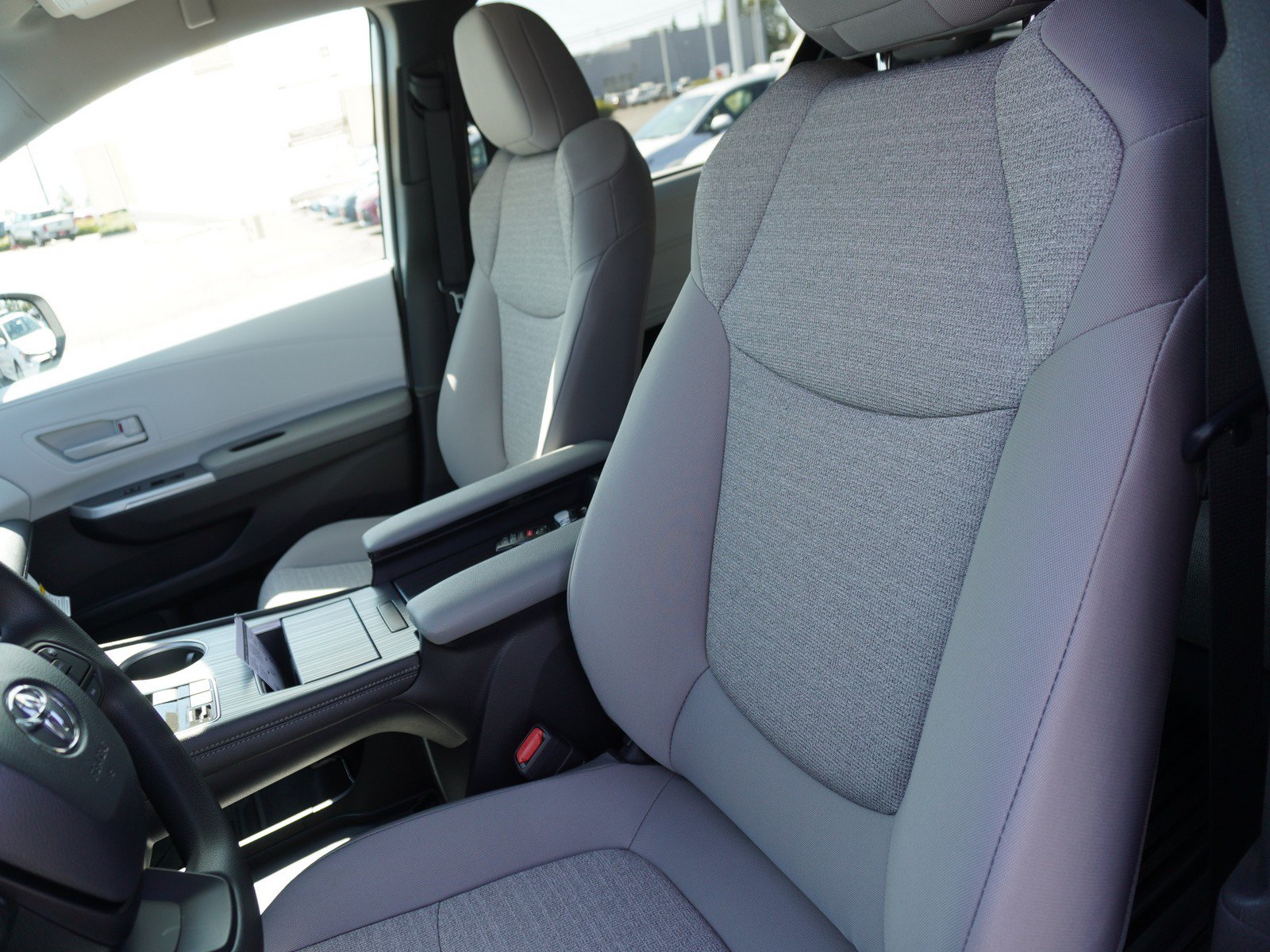 New 2026 Toyota Sienna LE FWD image 21
