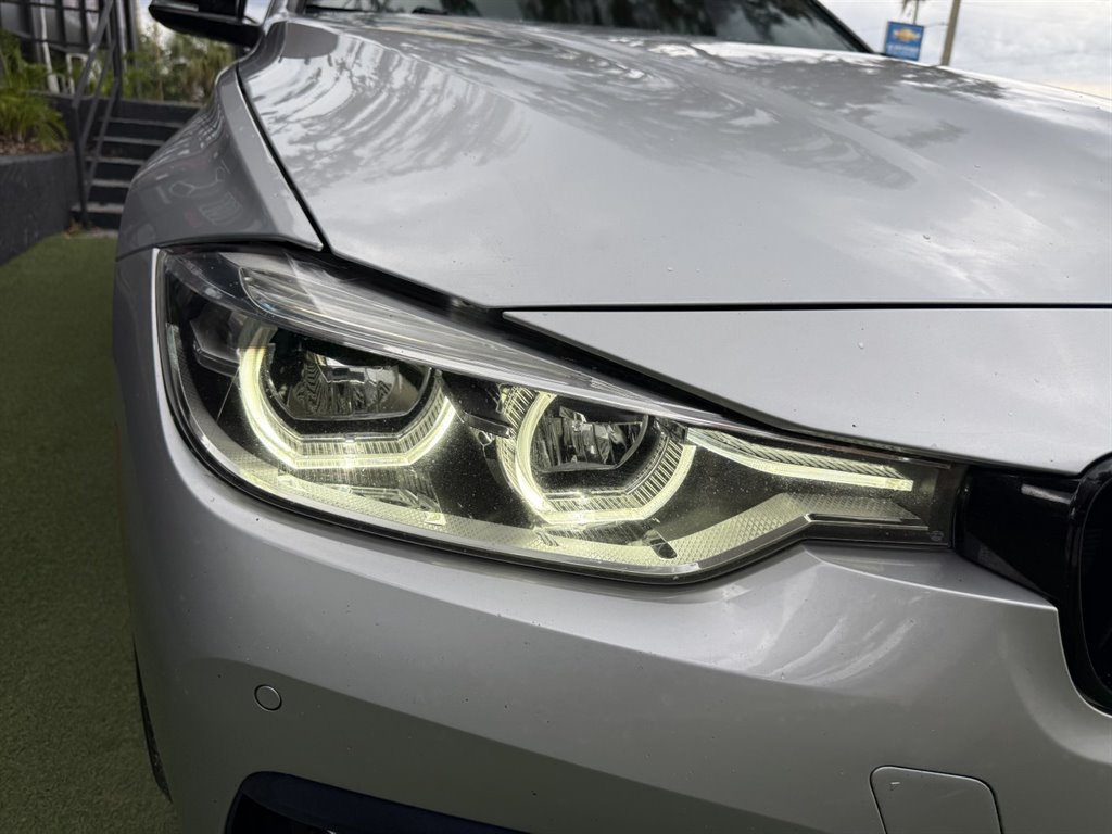 Used 2018 BMW 330i Sedan RWD image 9