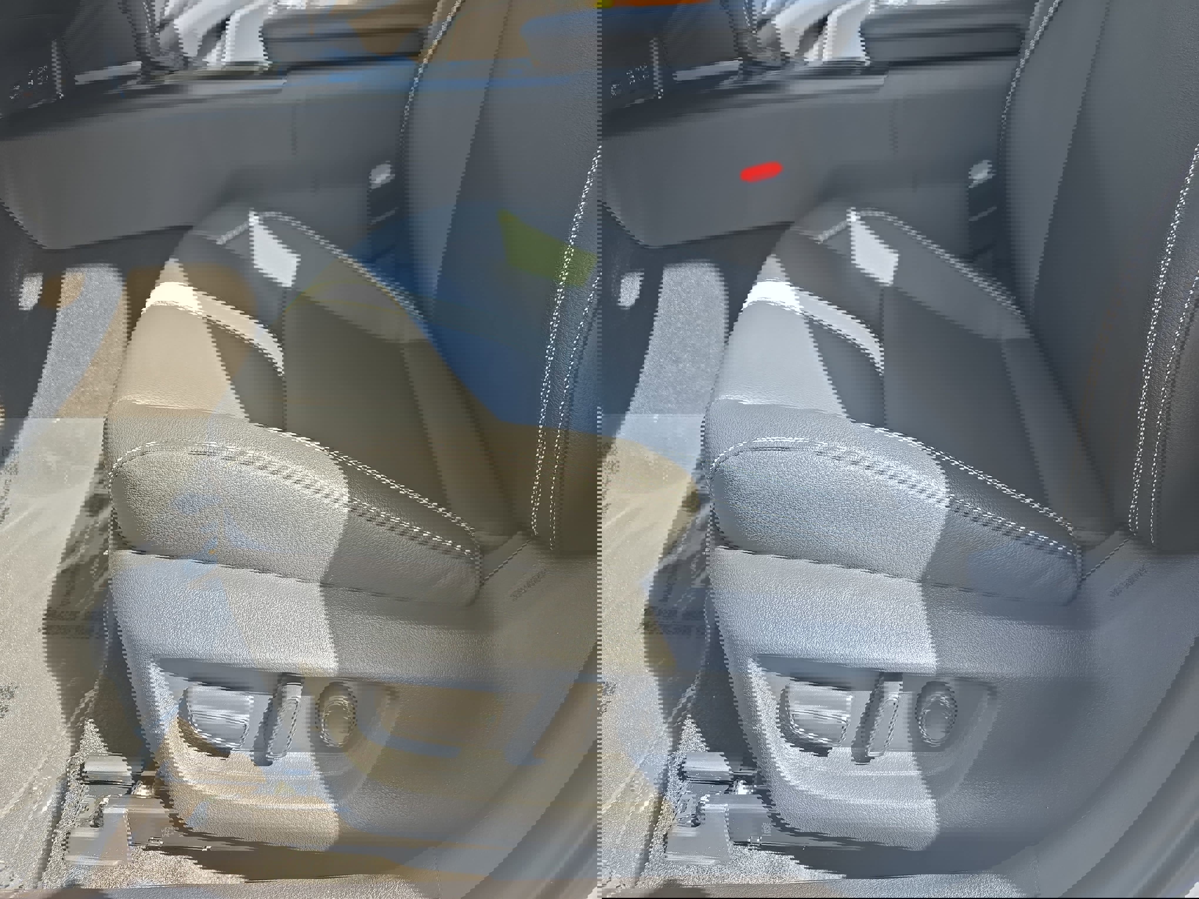 Used 2025 Toyota Camry SE w/ Convenience Package image 28