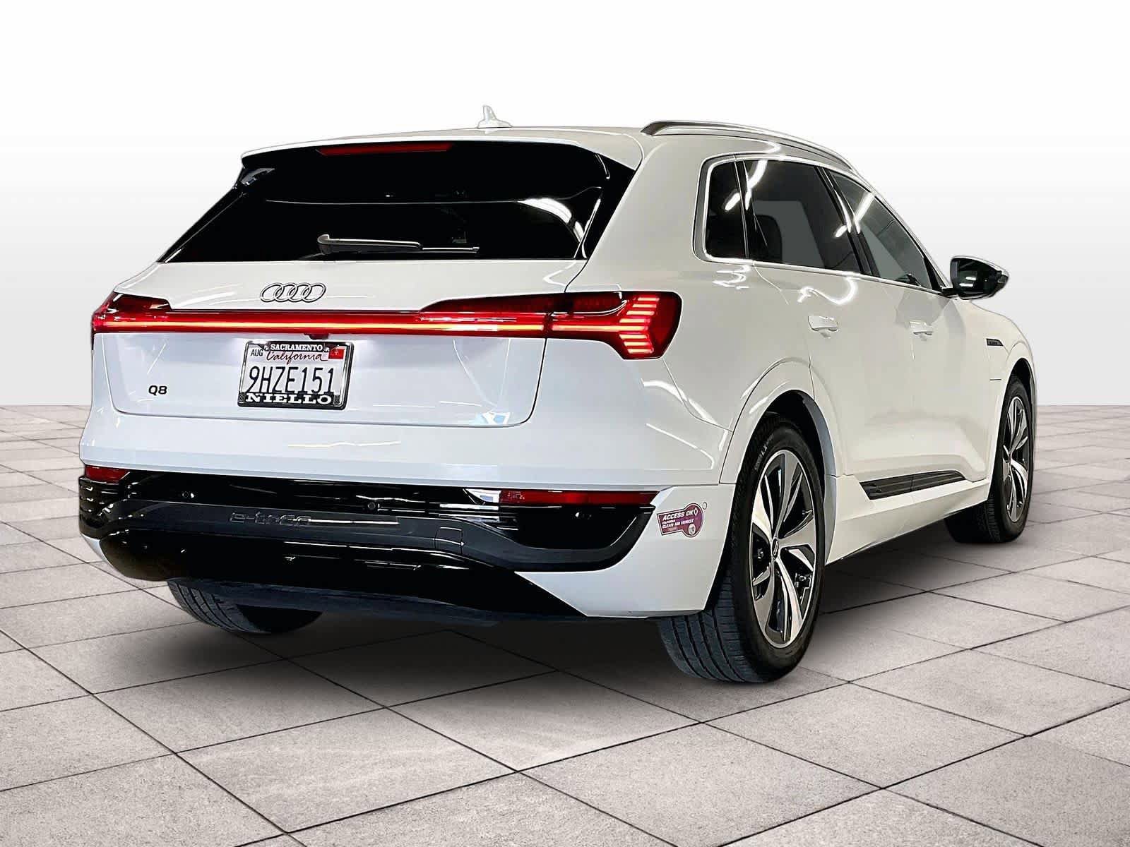 Certified 2024 Audi Q8 e-tron Premium Plus w/ Premium Plus Package AWD/4WD image 13