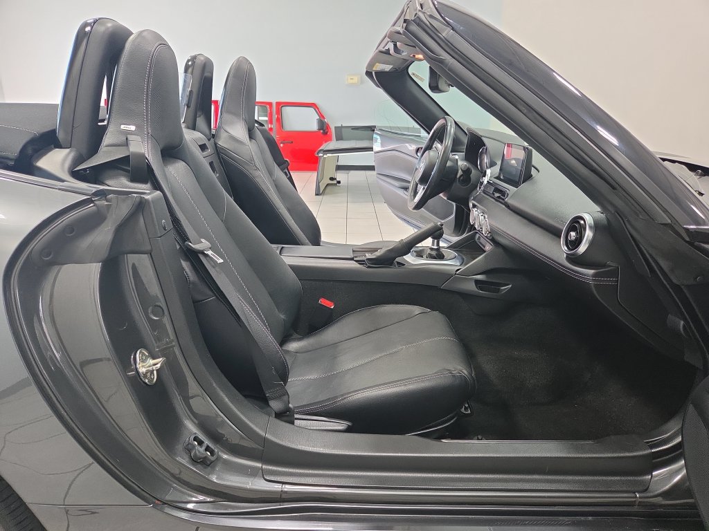Used 2021 MAZDA MX-5 Miata Grand Touring RWD image 13