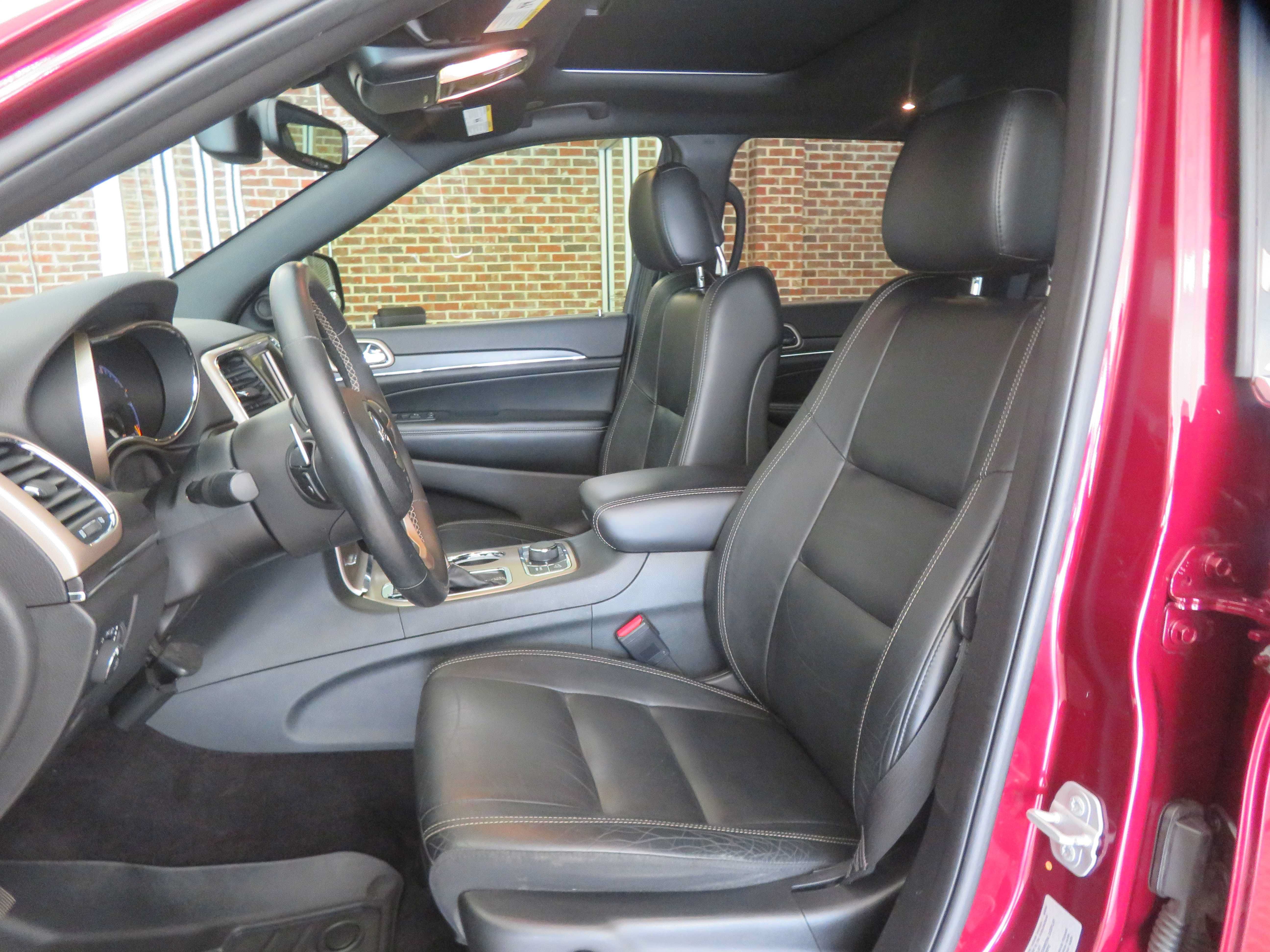 Used 2017 Jeep Grand Cherokee Limited AWD/4WD image 15