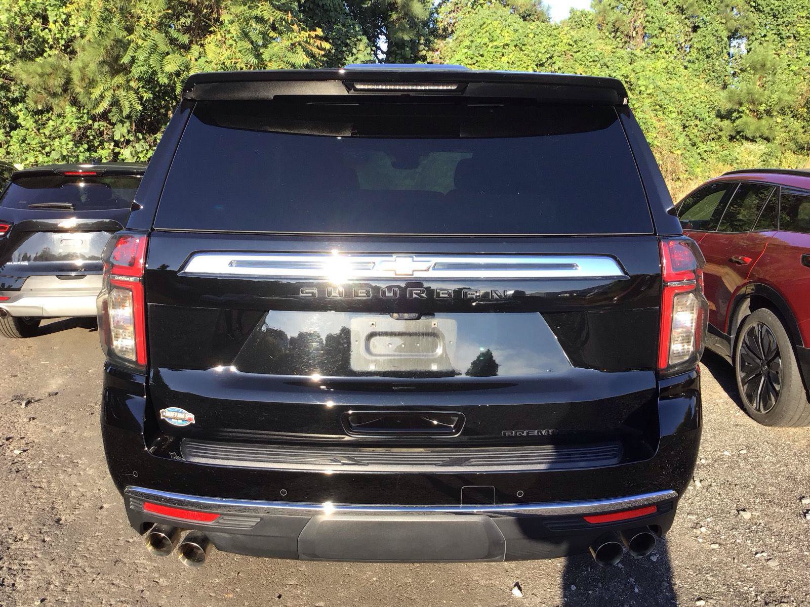 Used 2024 Chevrolet Suburban Premier w/ Premium Package AWD/4WD image 3