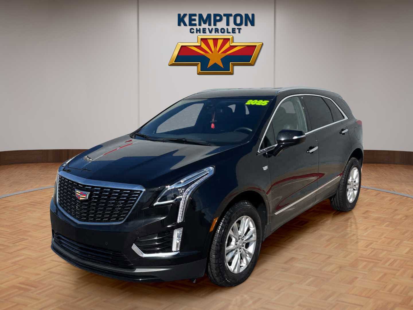 Used 2025 Cadillac XT5 Luxury w/ LPO, Premium Carpet Package image 2