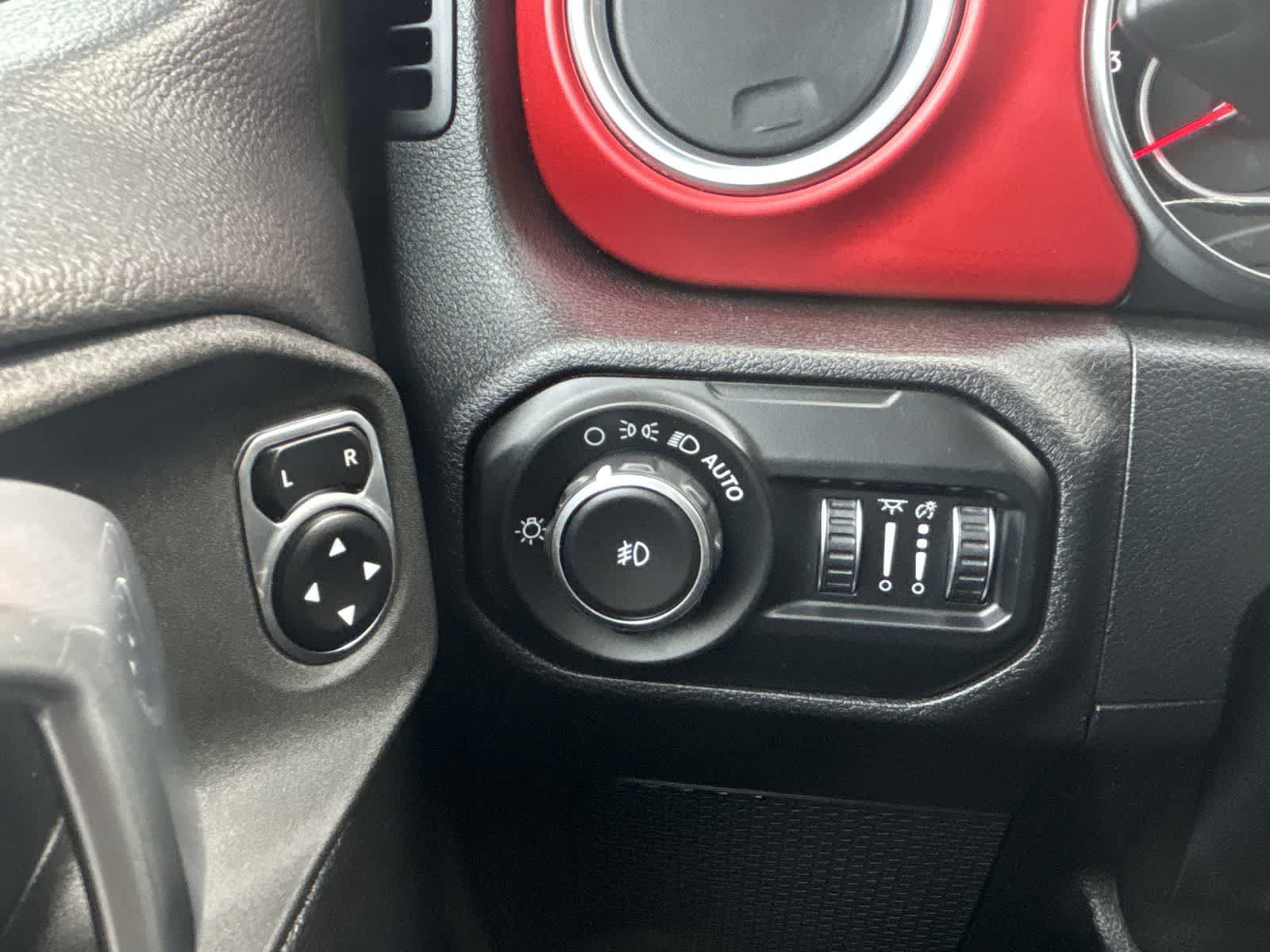 Used 2021 Jeep Wrangler Unlimited Rubicon AWD/4WD image 16