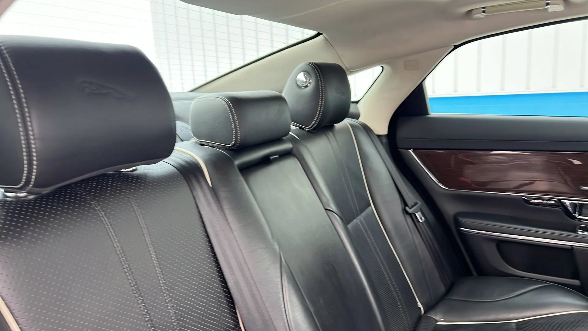 Used 2016 Jaguar XJ Supercharged RWD image 20