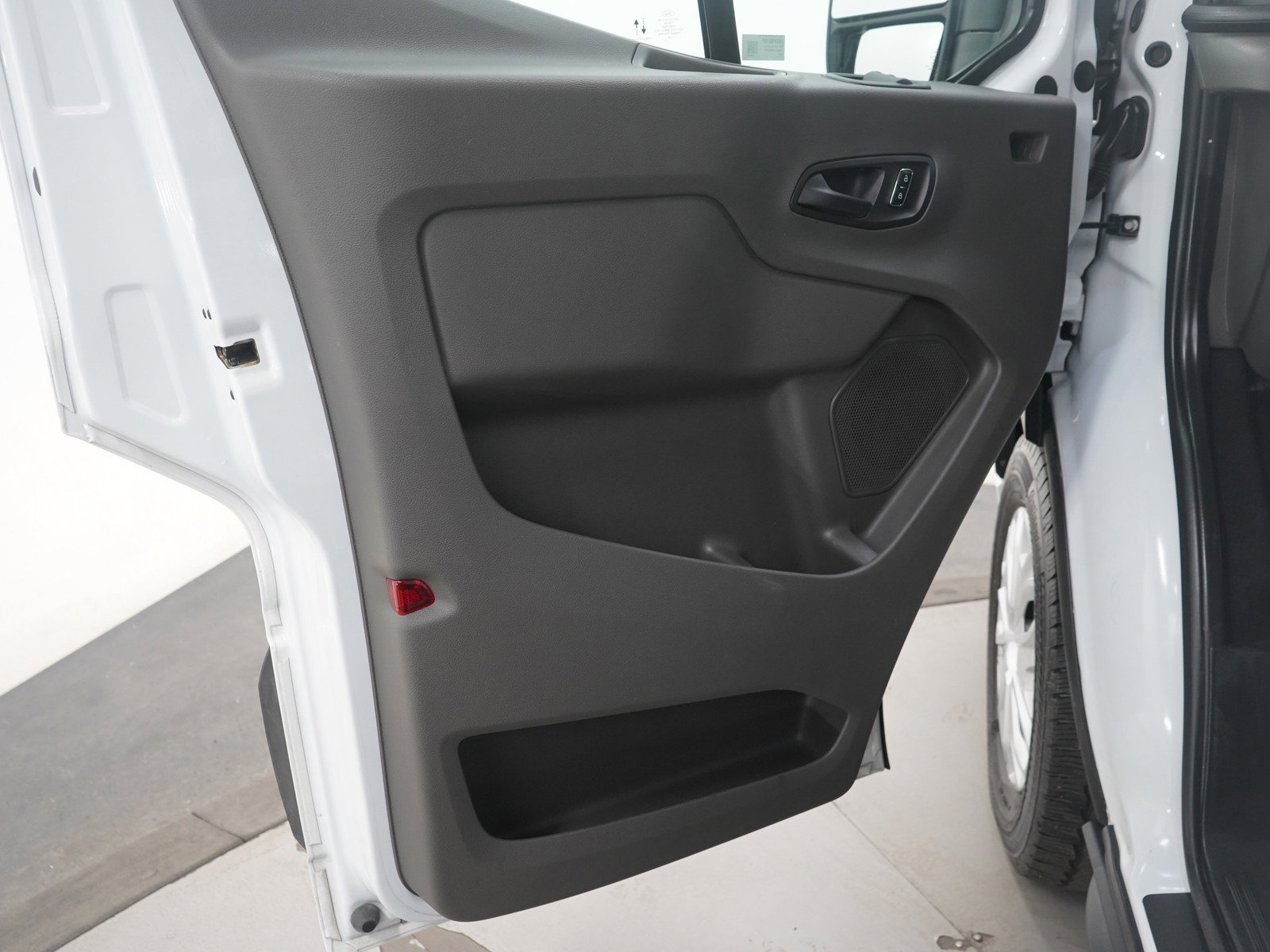 Used 2024 Ford Transit 350 XLT image 17