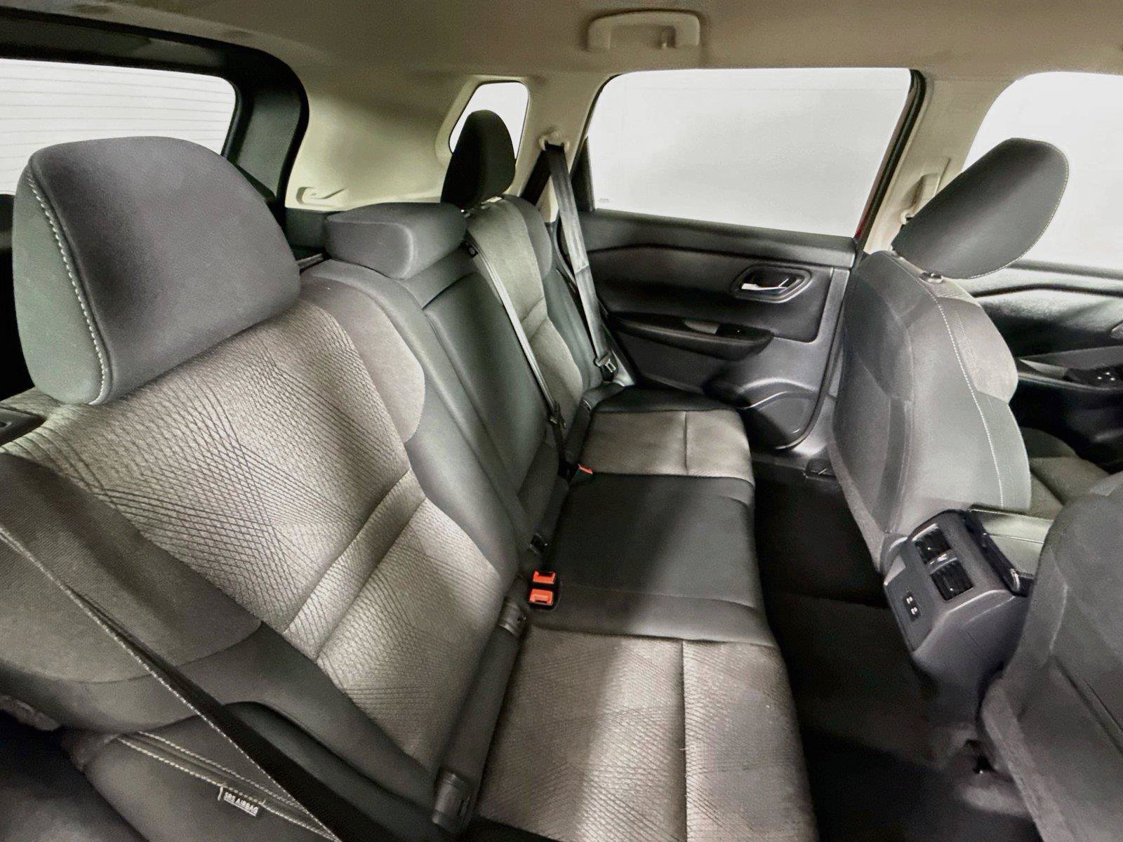 Used 2025 Nissan Rogue SV FWD image 25