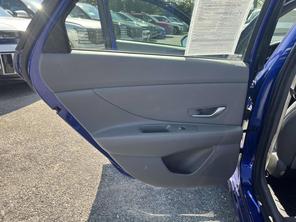 Used 2023 Hyundai Elantra SEL w/ Convenience Package FWD image 14