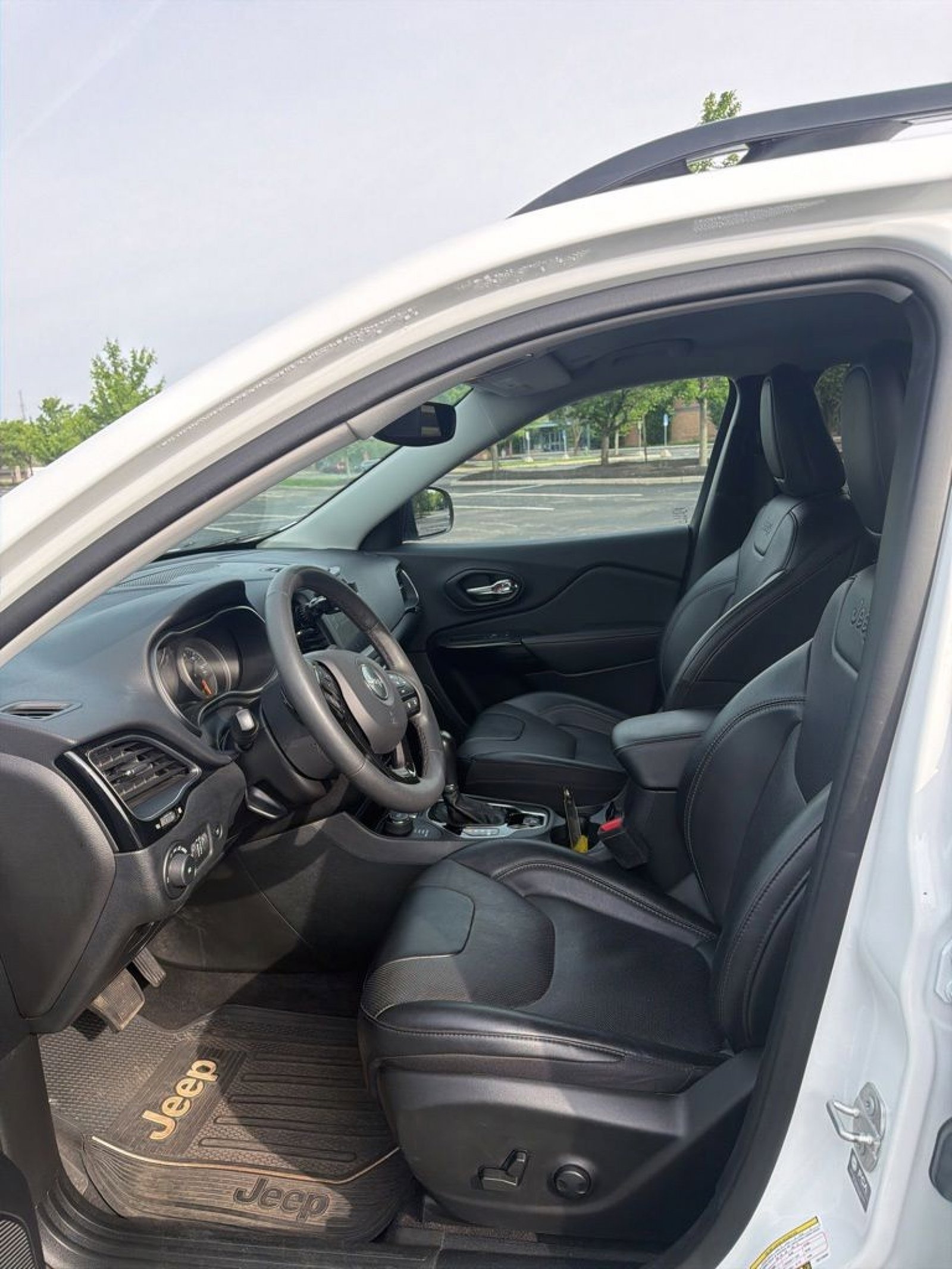 Used 2023 Jeep Cherokee Altitude Lux AWD/4WD image 13