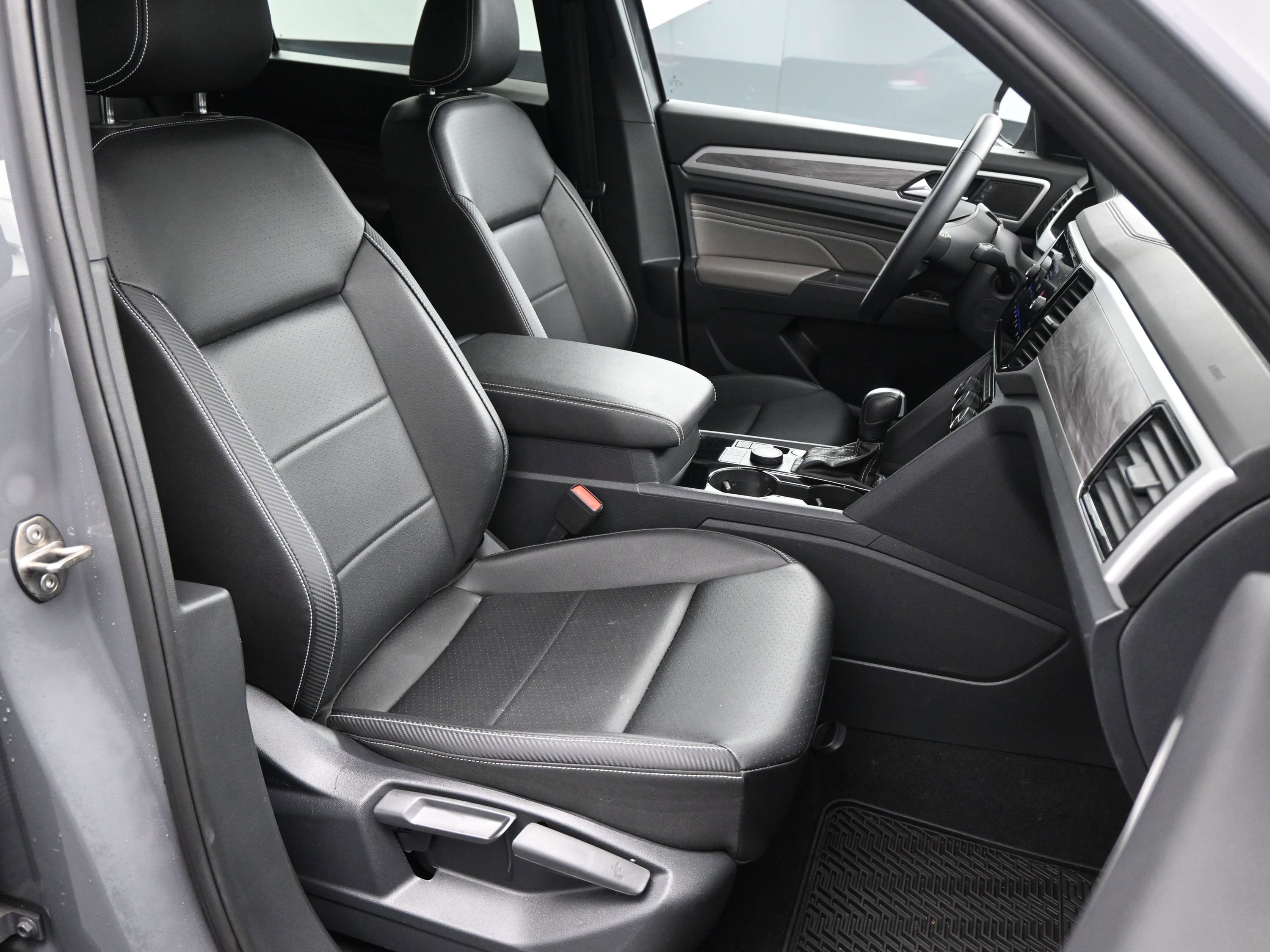 Used 2023 Volkswagen Atlas Cross Sport SE image 12