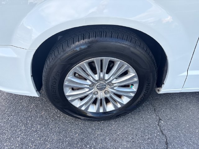 Used 2016 Chrysler Town & Country Limited FWD image 14