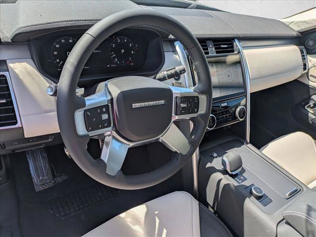 New 2026 Land Rover Discovery Dynamic SE AWD/4WD image 3