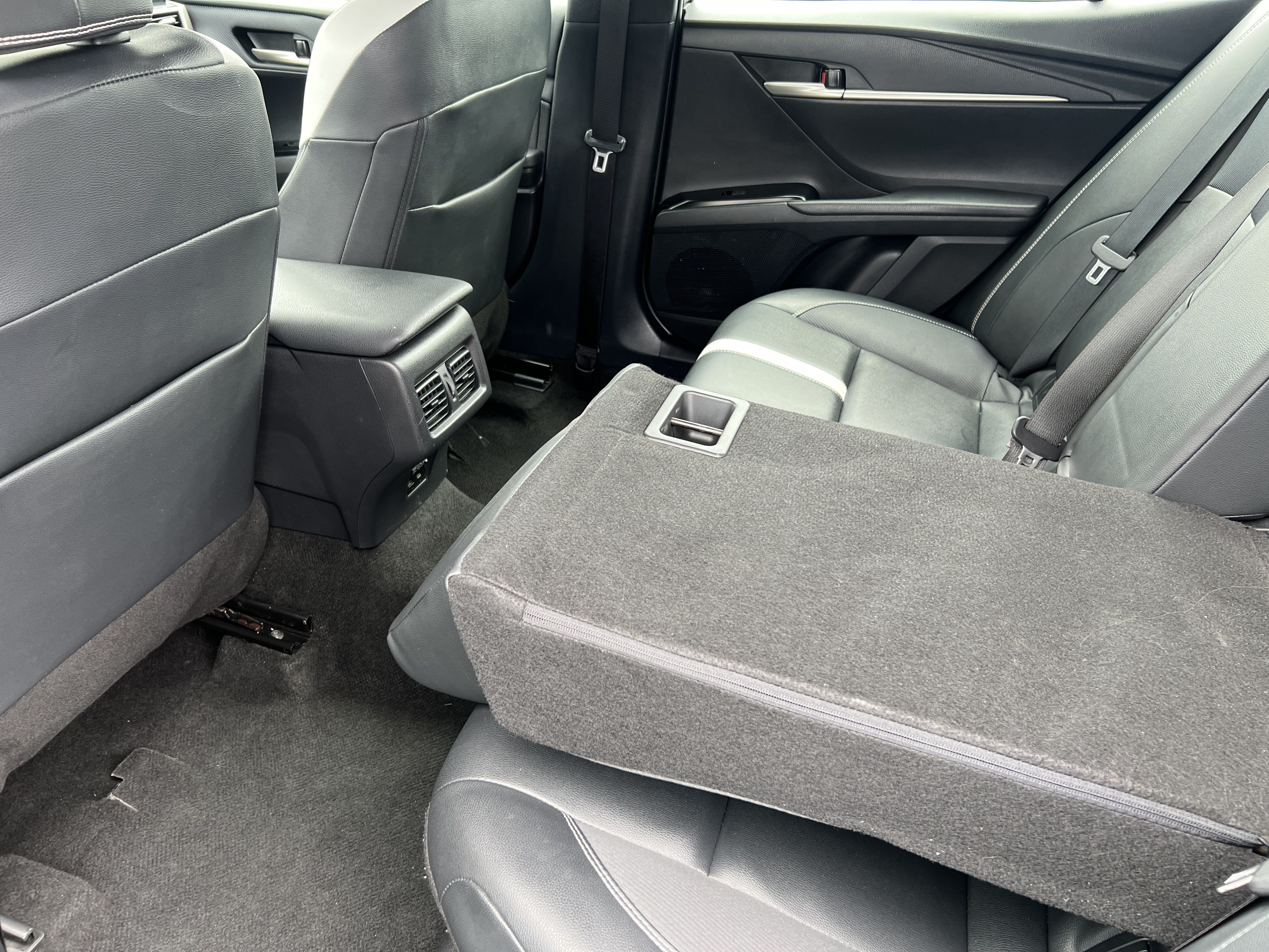 Used 2025 Toyota Camry SE FWD image 16