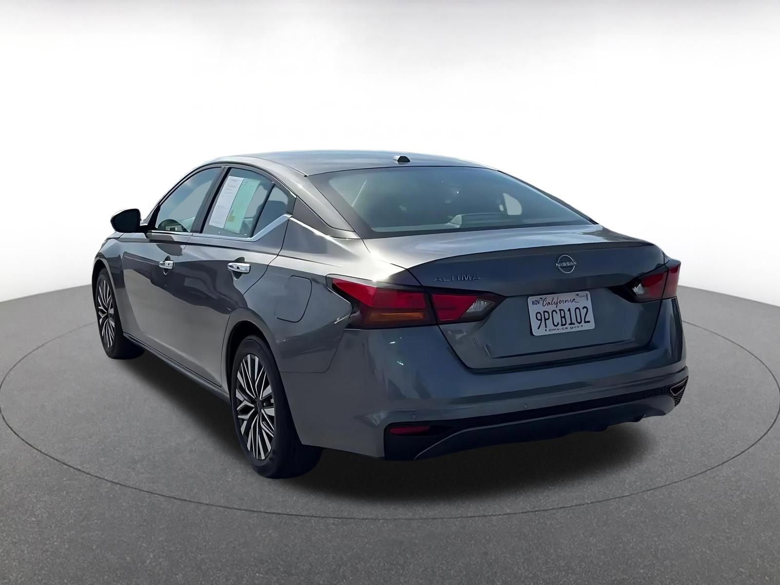 Used 2025 Nissan Altima 2.5 SV FWD image 11