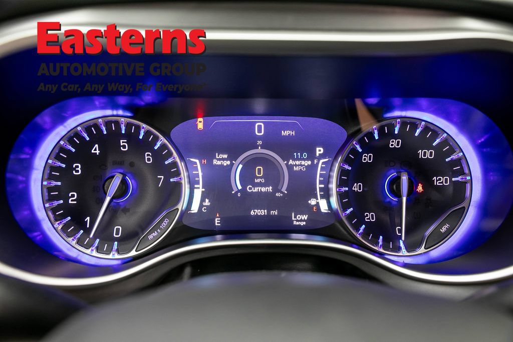 Used 2023 Chrysler Pacifica Touring-L FWD image 18