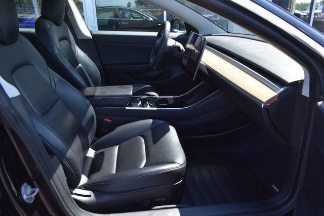 Used 2020 Tesla Model 3 Standard Range RWD image 33