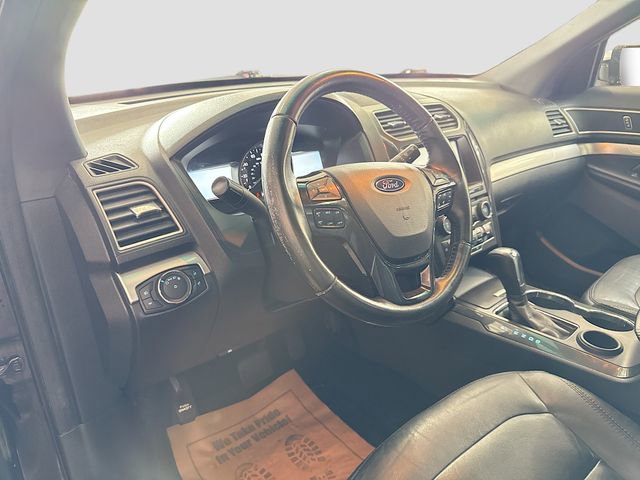 Used 2016 Ford Explorer XLT w/ Equipment Group 202A image 7