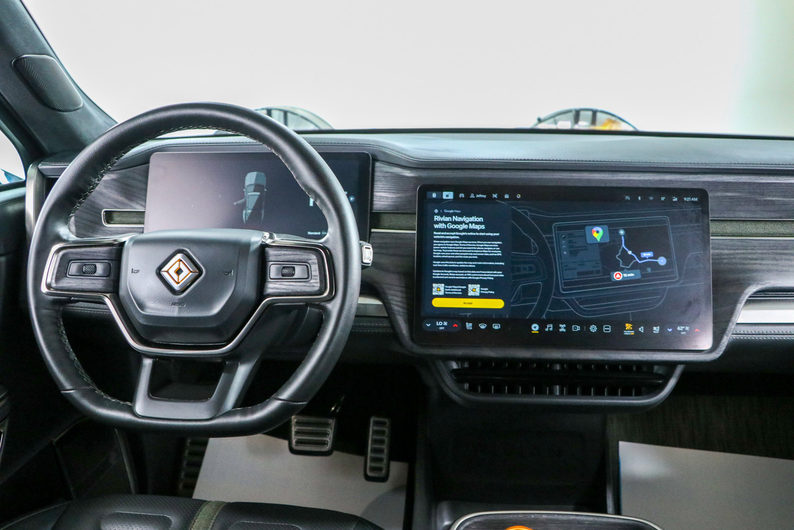 Used 2024 Rivian R1S Adventure AWD/4WD image 17
