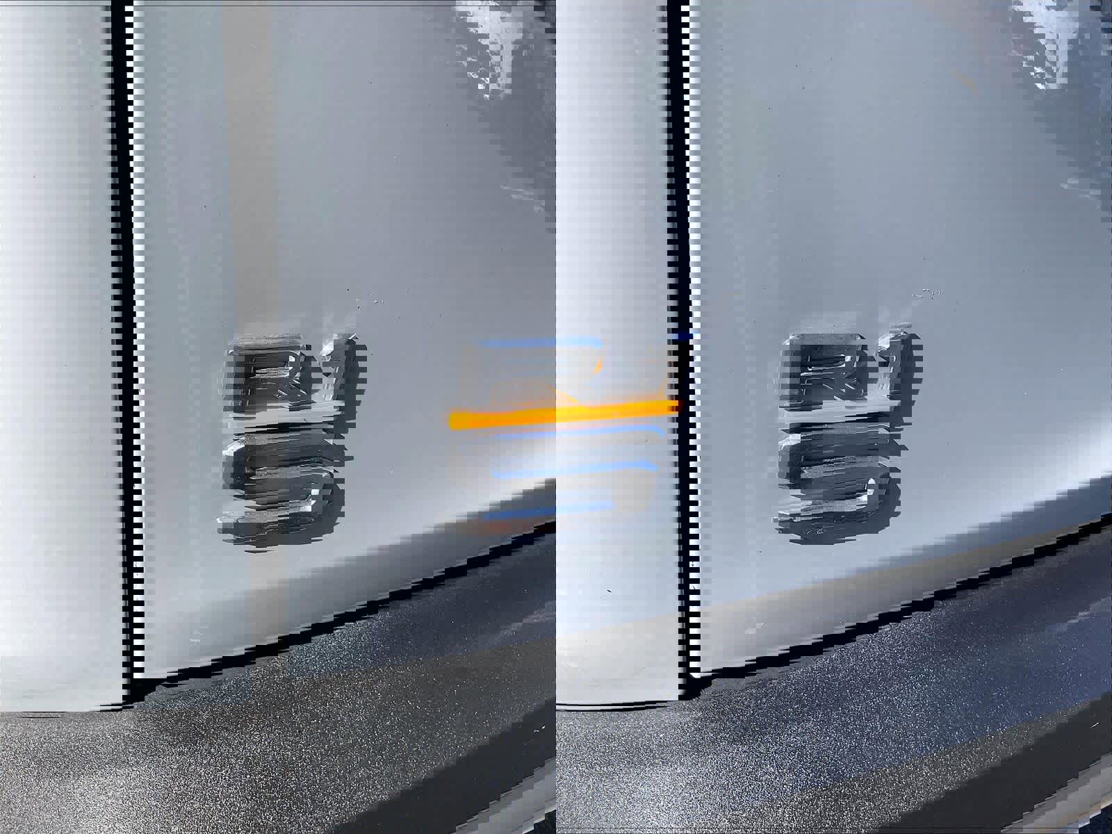 Used 2023 Rivian R1S Adventure image 10