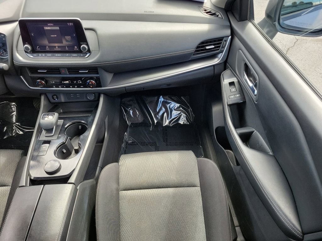 Used 2024 Nissan Rogue SV image 16