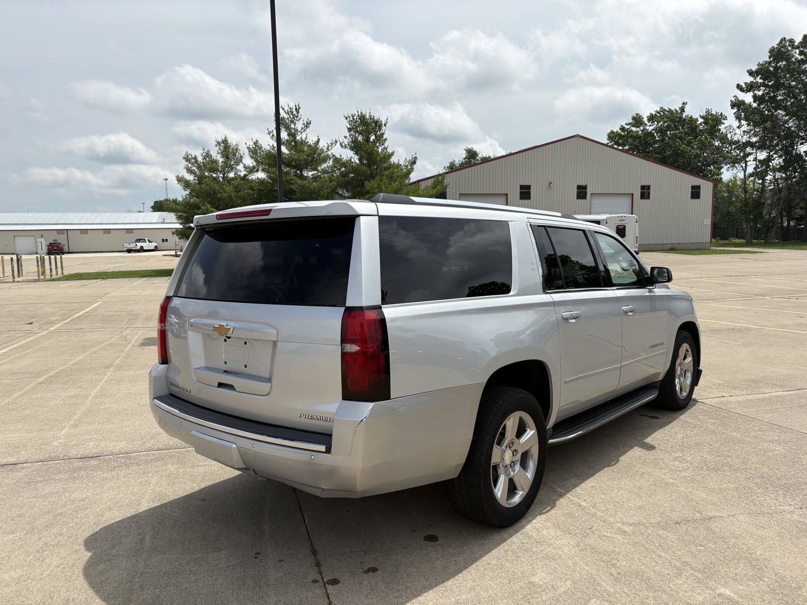 Used 2020 Chevrolet Suburban Premier AWD/4WD image 29