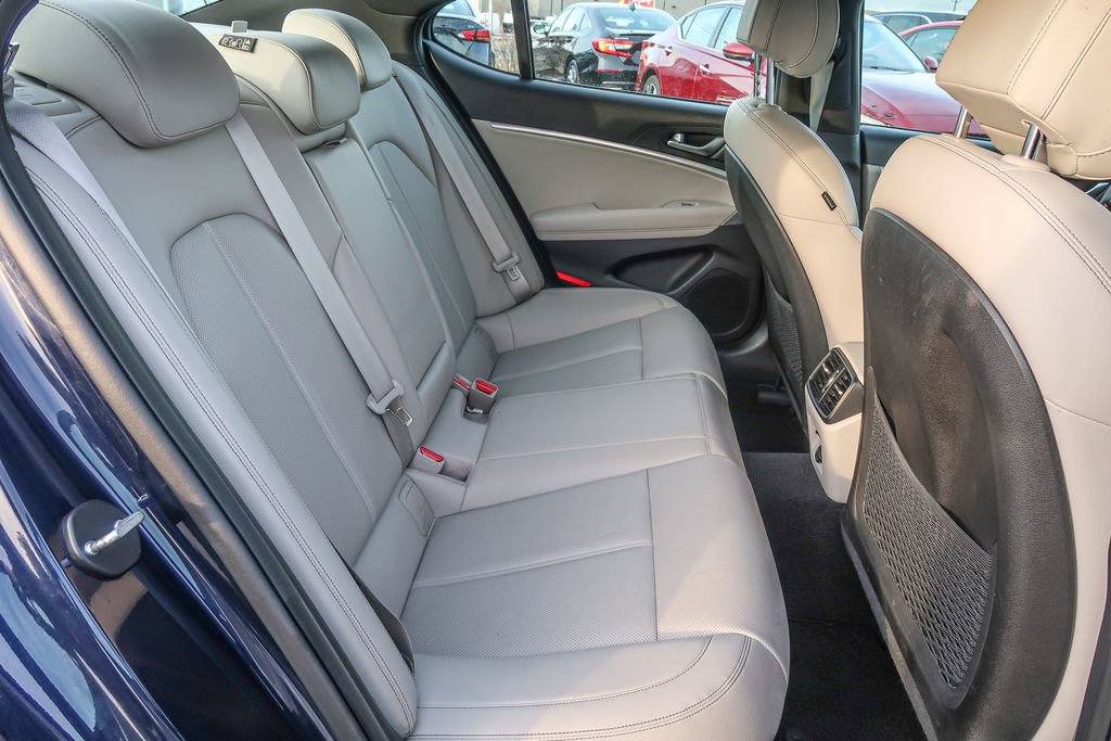 Used 2023 Genesis G70 2.0T image 15