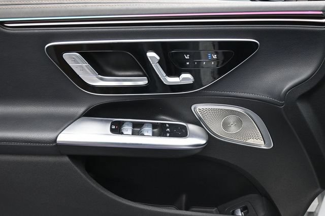 Used 2023 Mercedes-Benz EQE 500 4MATIC Sedan w/ Pinnacle Trim Package image 6