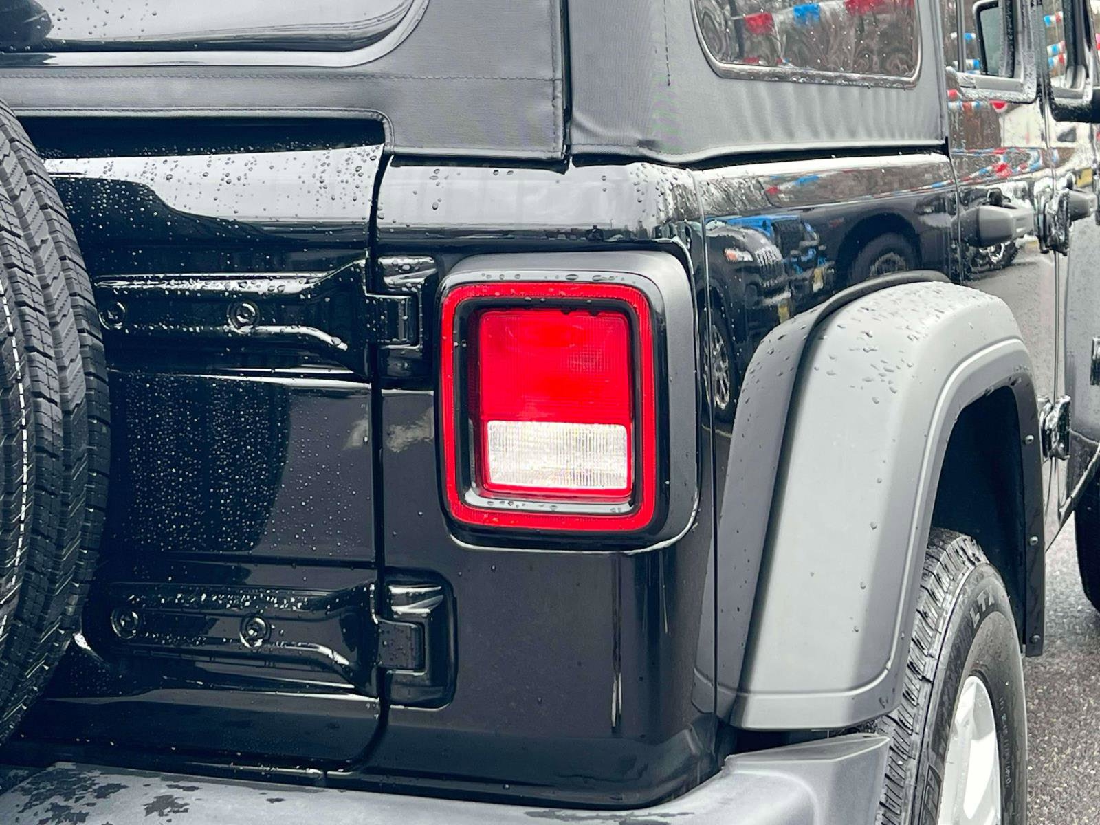 Used 2022 Jeep Wrangler Unlimited Sport AWD/4WD image 8