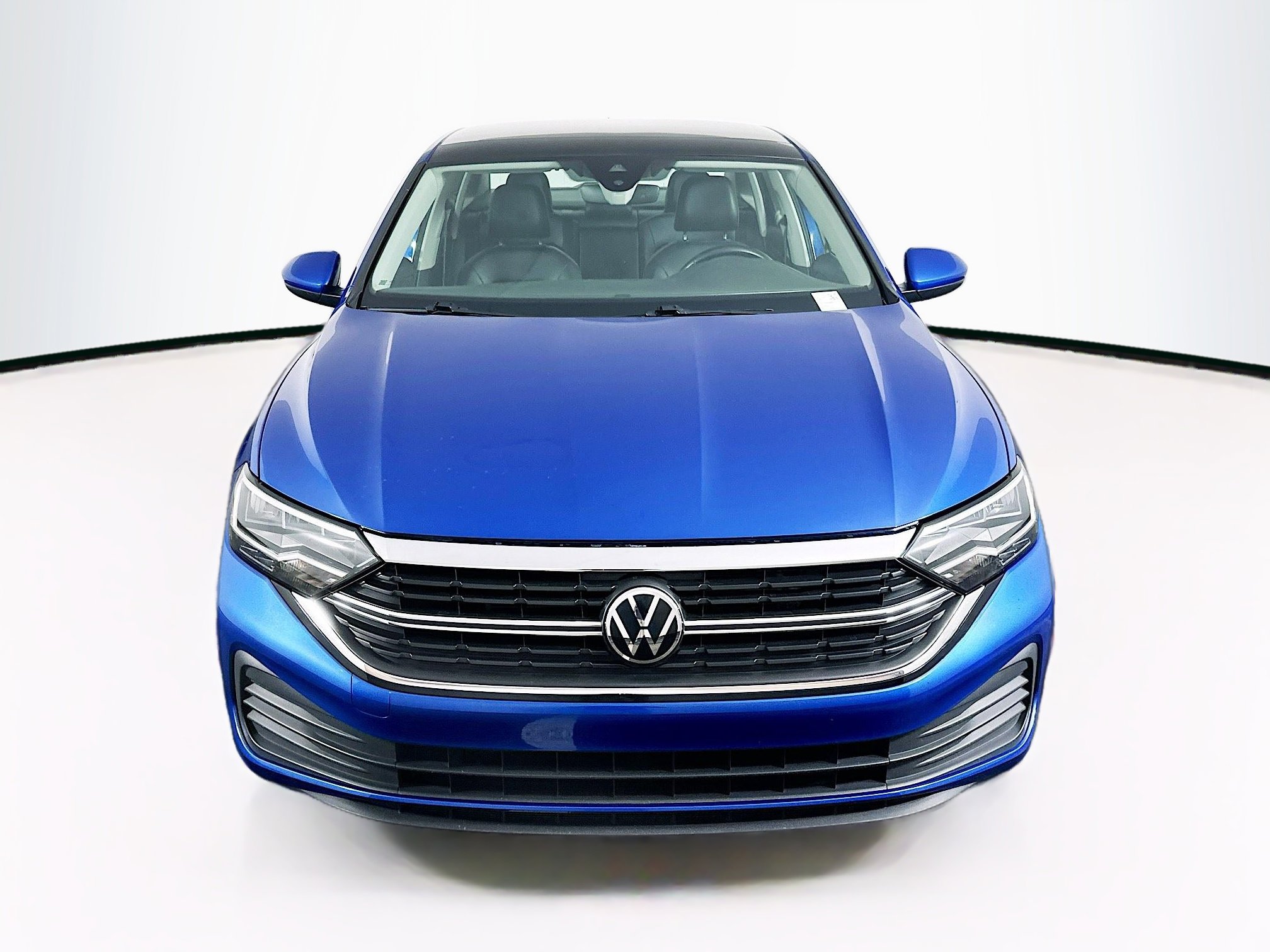 Used 2024 Volkswagen Jetta SE FWD image 2