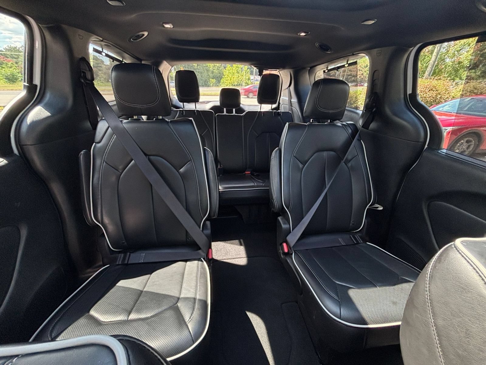 Used 2025 Chrysler Pacifica Limited FWD image 42