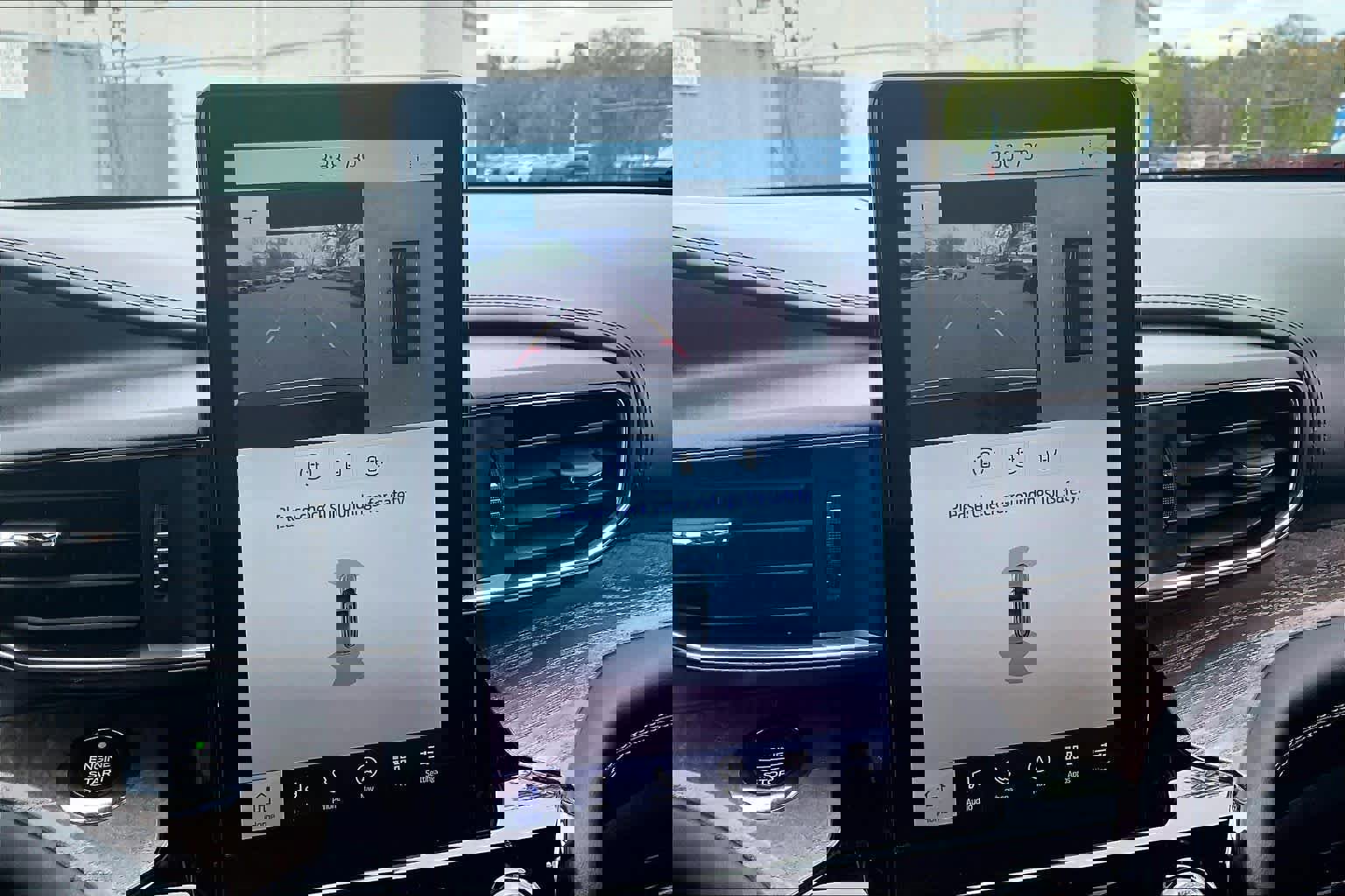 Used 2021 Ford Explorer Platinum w/ Premium Technology Package image 31