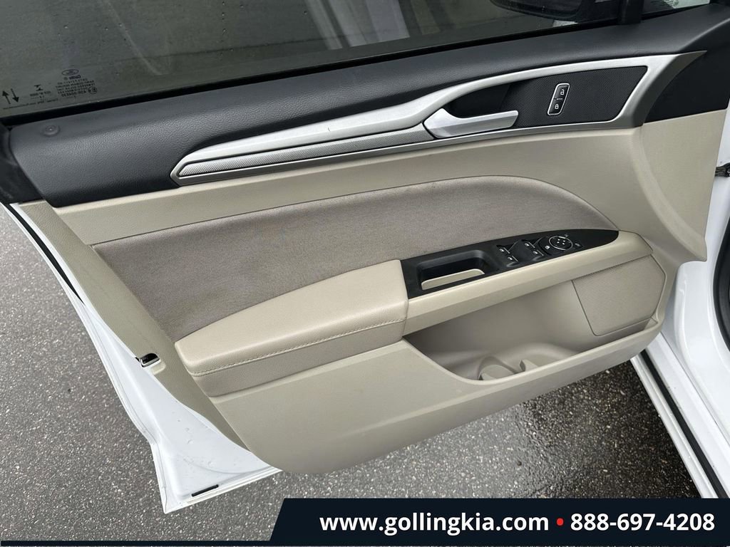 Used 2020 Ford Fusion SE FWD image 14