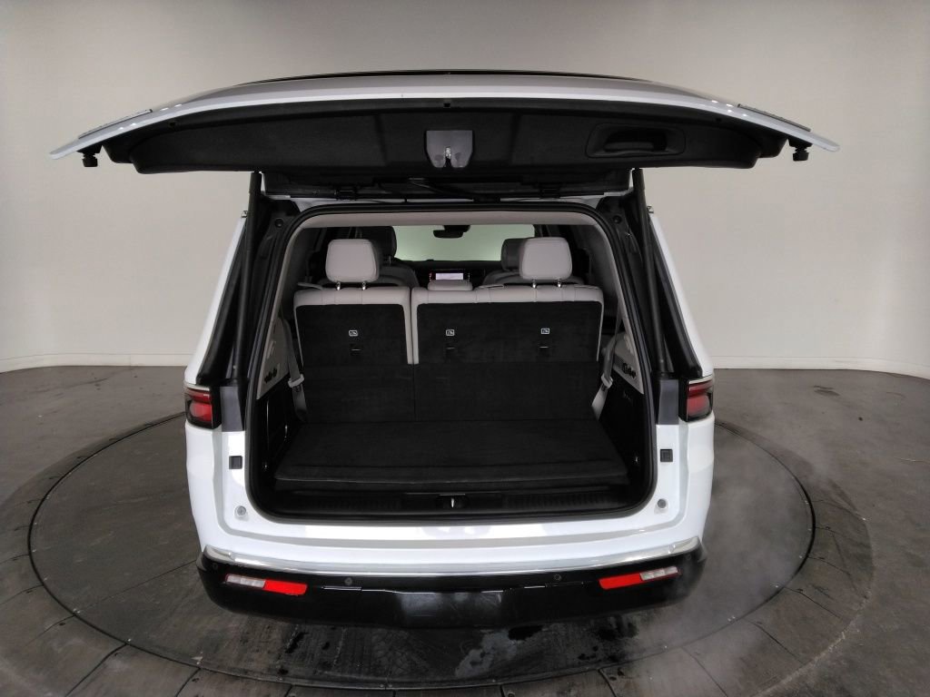 Used 2023 Jeep Wagoneer Series II w/ Premium Group I image 9