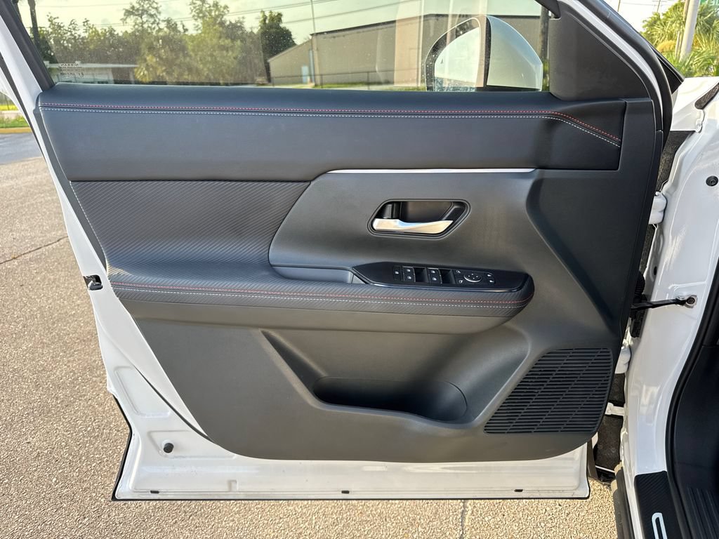 Used 2025 Nissan Kicks SR w/ SR Premium Package FWD image 12