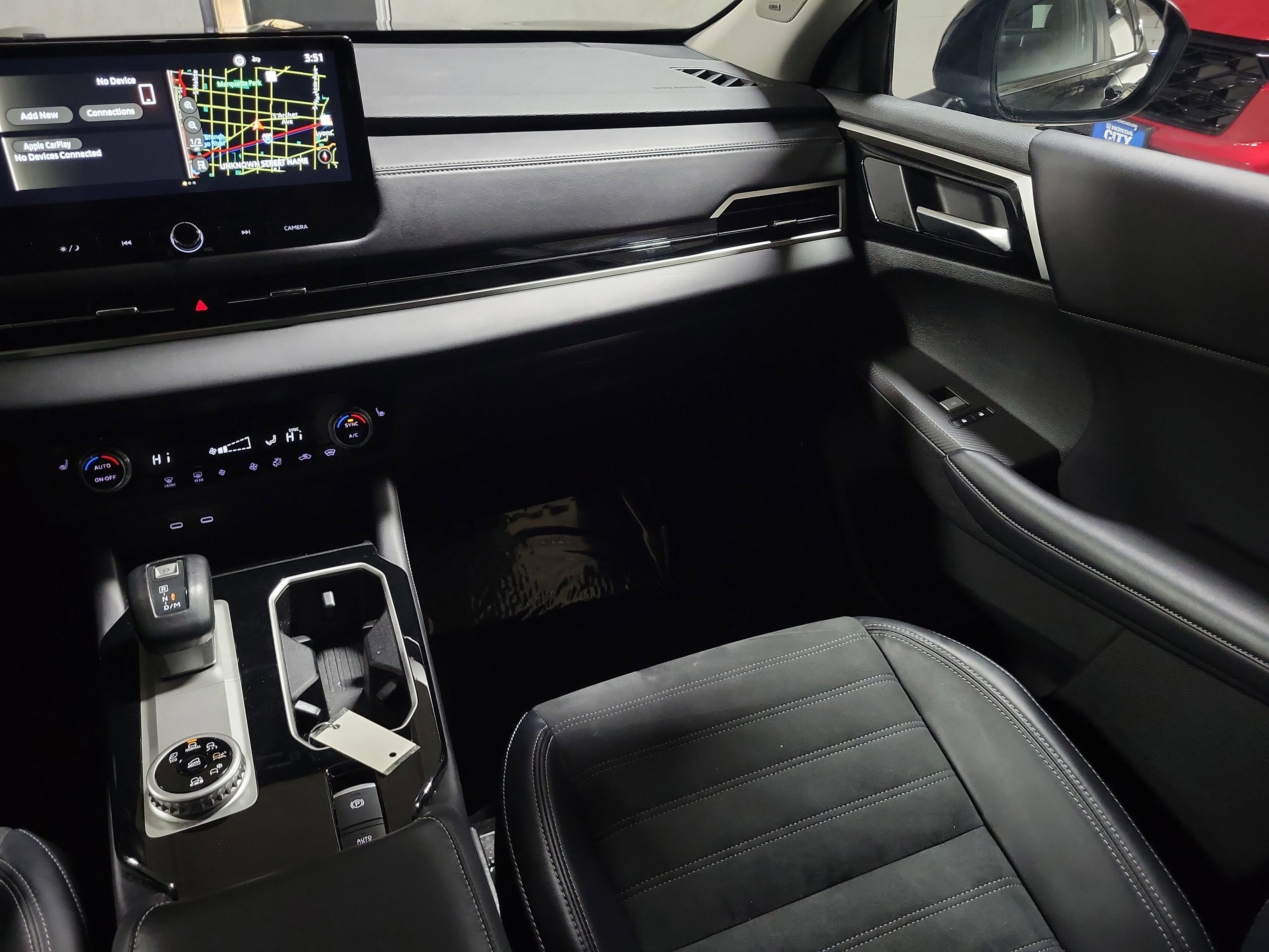 Used 2025 Mitsubishi Outlander SE image 17