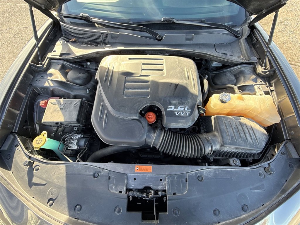 Used 2020 Dodge Charger SXT w/ Leather Interior Group image 18