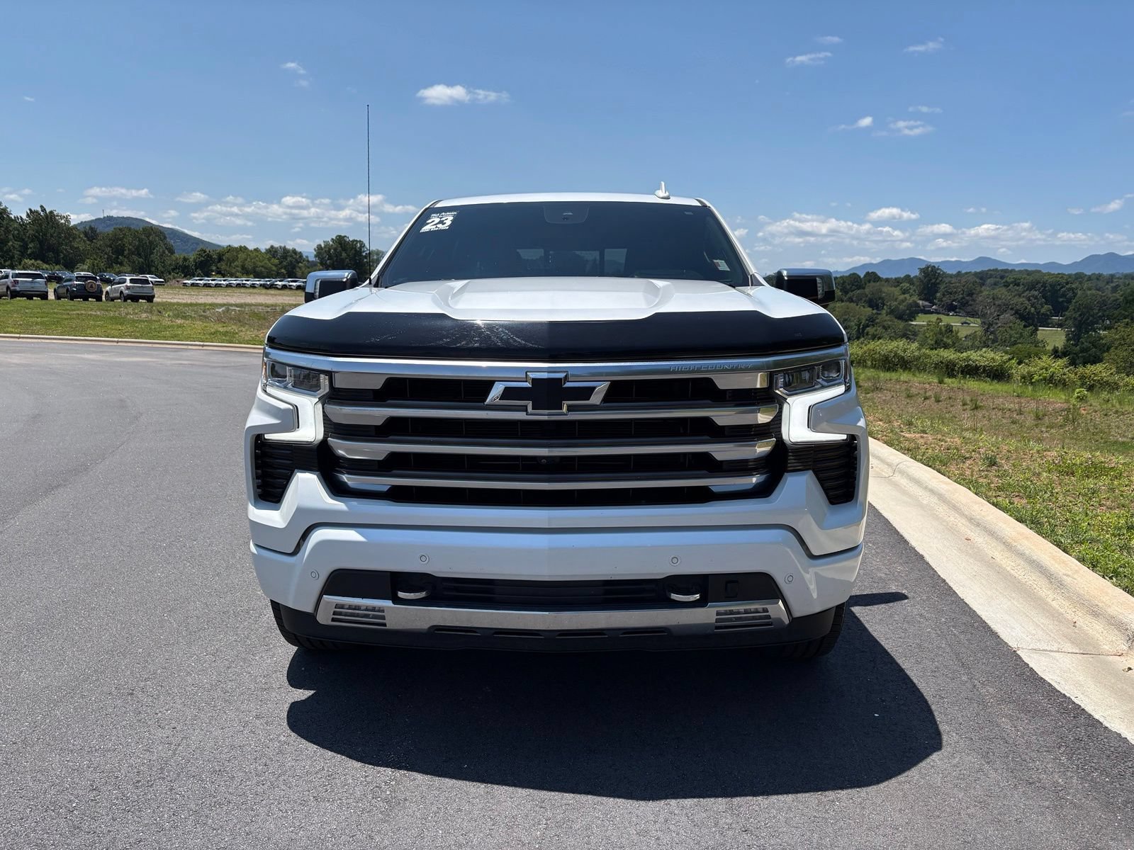 Used 2023 Chevrolet Silverado 1500 High Country w/ High Country Premium Package AWD/4WD image 2