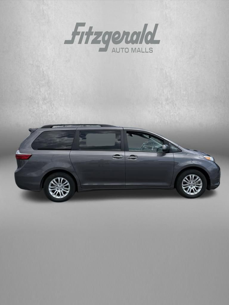 Used 2017 Toyota Sienna XLE FWD image 5