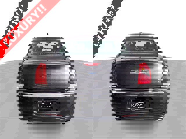 Used 2018 Chrysler 300 Limited image 7