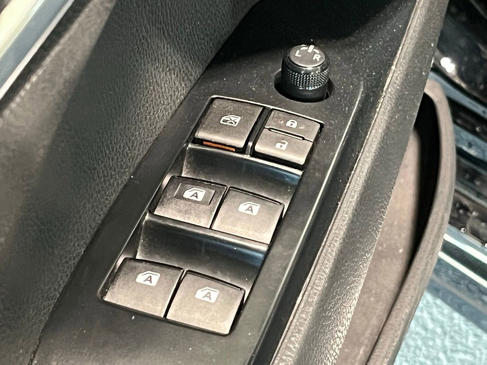 Used 2019 Toyota Camry SE FWD image 28