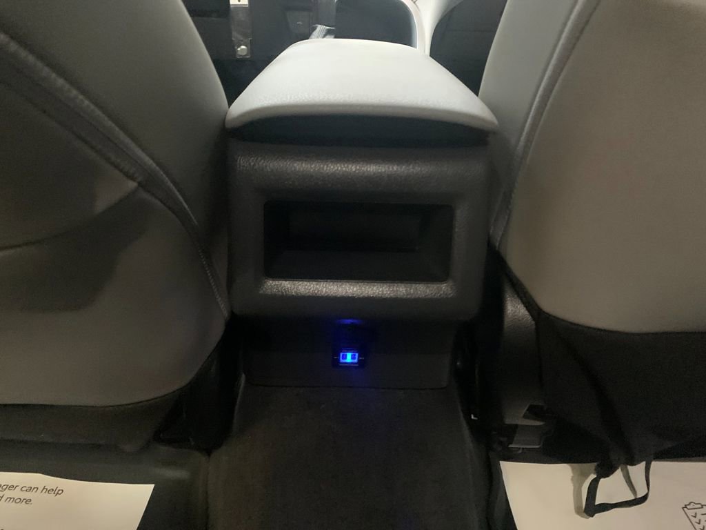Used 2022 Toyota Camry SE w/ Cold Weather Package FWD image 15