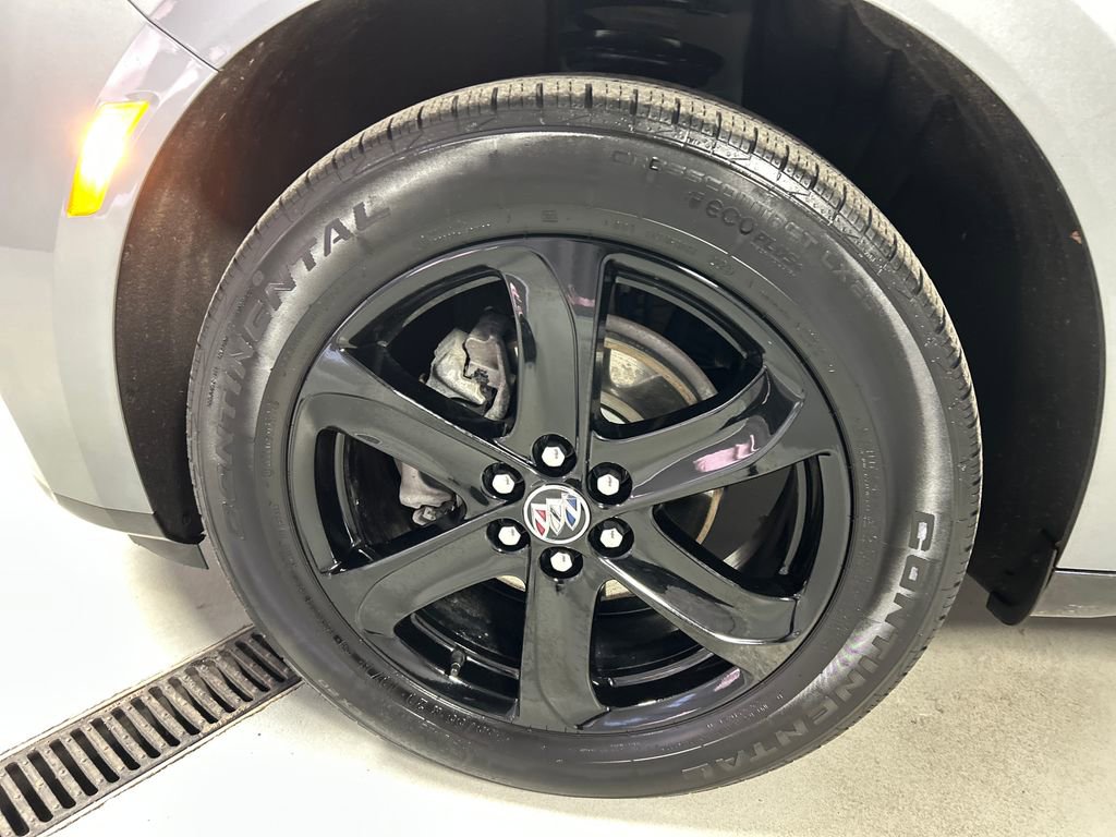 Used 2024 Buick Enclave Essence w/ Sport Touring Edition image 9