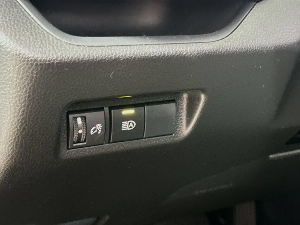 Used 2023 Toyota RAV4 XLE AWD/4WD image 11