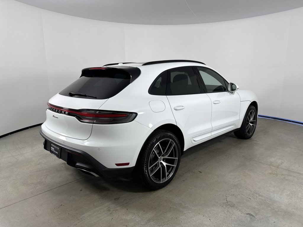 Certified 2025 Porsche Macan AWD/4WD image 7