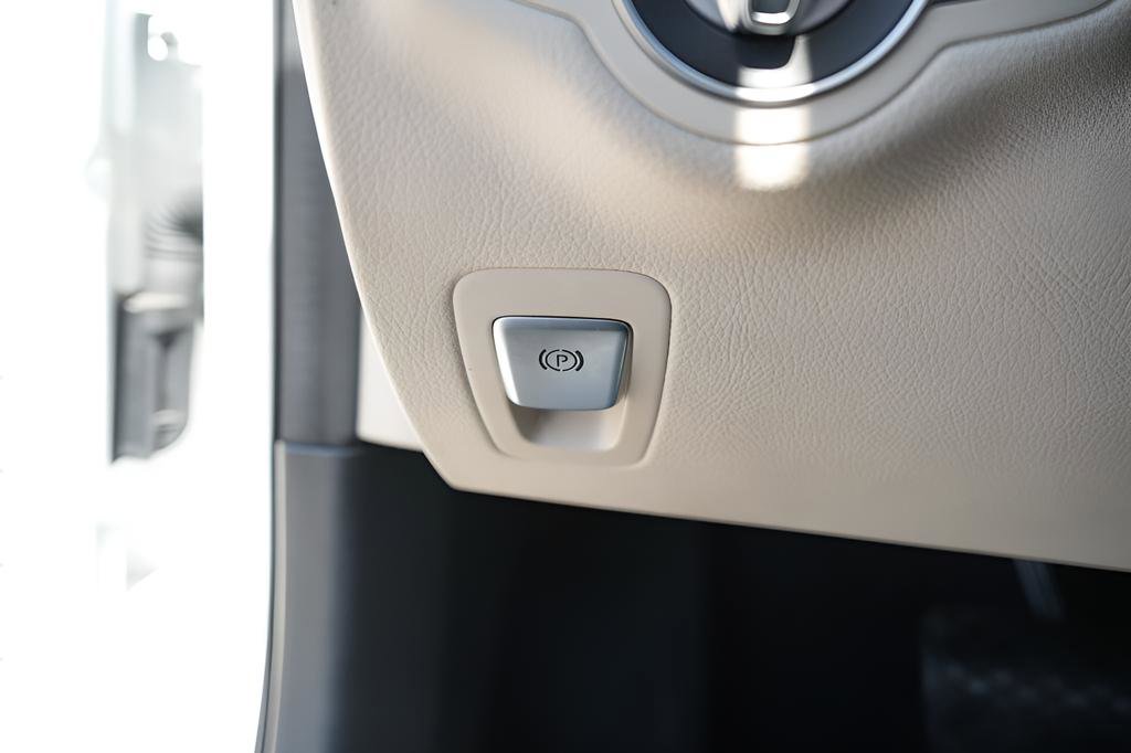 Used 2021 Mercedes-Benz C 300 4MATIC Sedan w/ Premium Package image 31