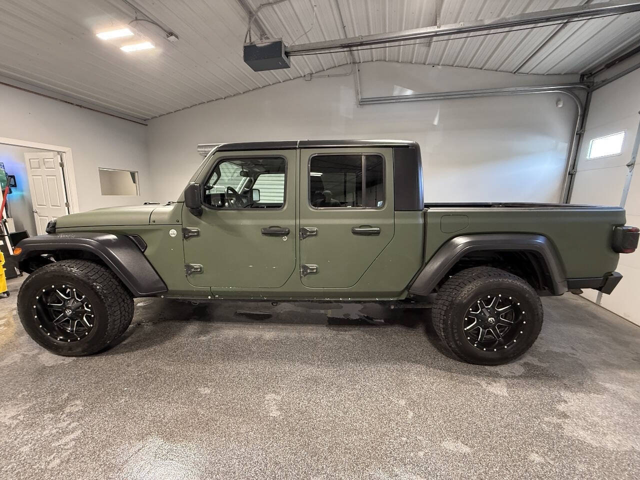 Used 2020 Jeep Gladiator Sport w/ Quick Order Package 24S AWD/4WD image 12