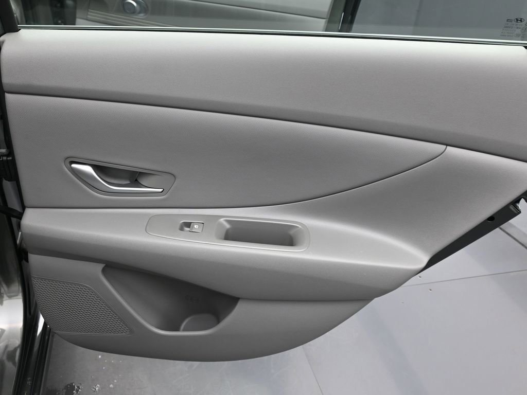 Certified 2025 Hyundai Elantra Sport image 11