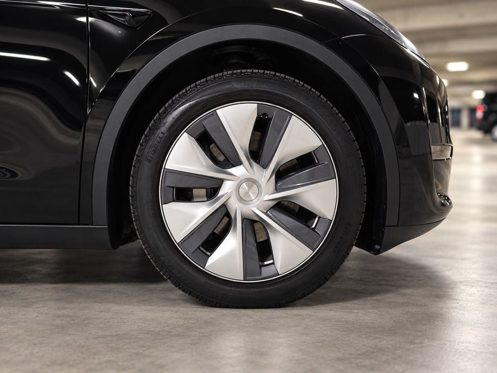 Used 2023 Tesla Model Y Long Range AWD/4WD image 19