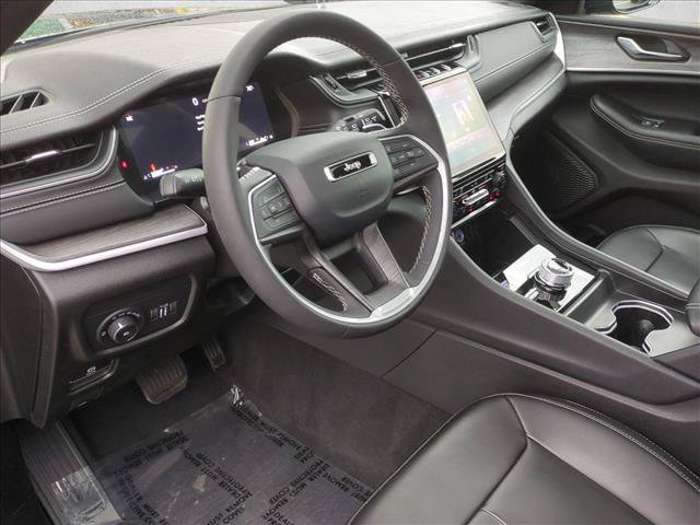 Used 2024 Jeep Grand Cherokee Limited w/ Black Appearance Package AWD/4WD image 9